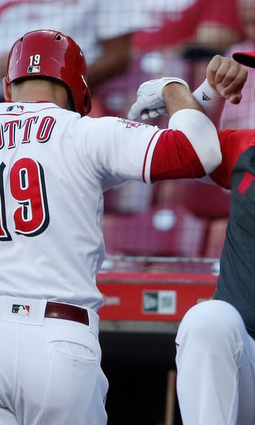 Lorenzen homers, gets win, plays field as Reds top Phillies